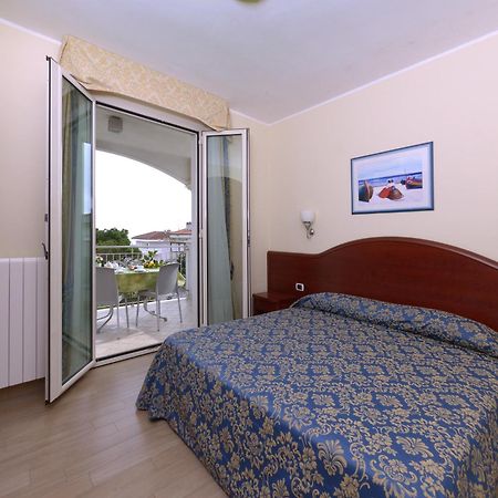 Residence Costa Smeralda Grottammare Ngoại thất bức ảnh