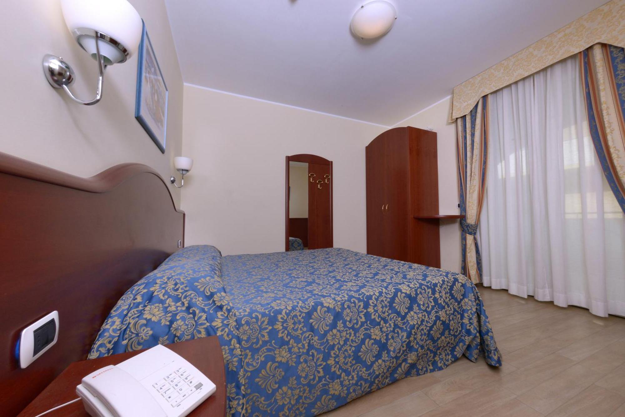 Residence Costa Smeralda Grottammare Ngoại thất bức ảnh