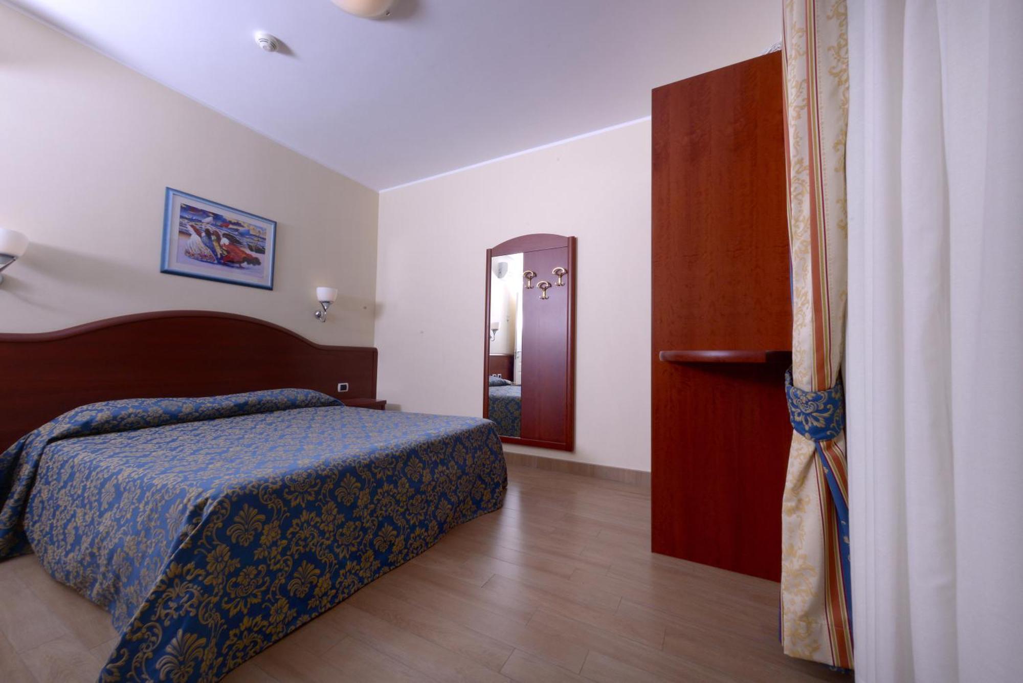Residence Costa Smeralda Grottammare Ngoại thất bức ảnh