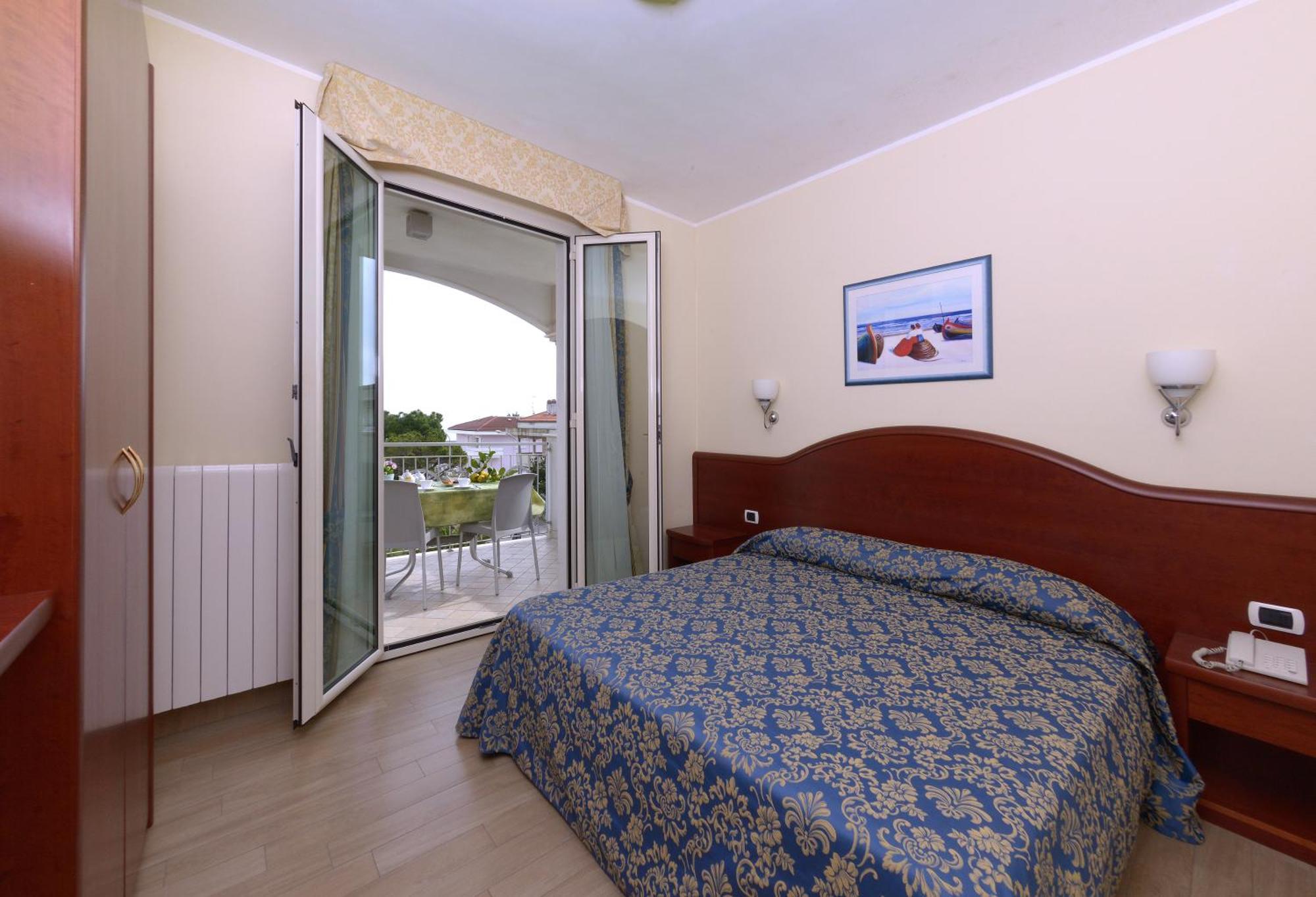 Residence Costa Smeralda Grottammare Ngoại thất bức ảnh