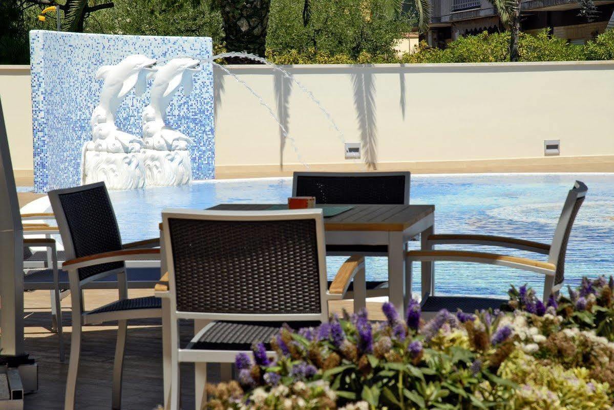 Residence Costa Smeralda Grottammare Ngoại thất bức ảnh